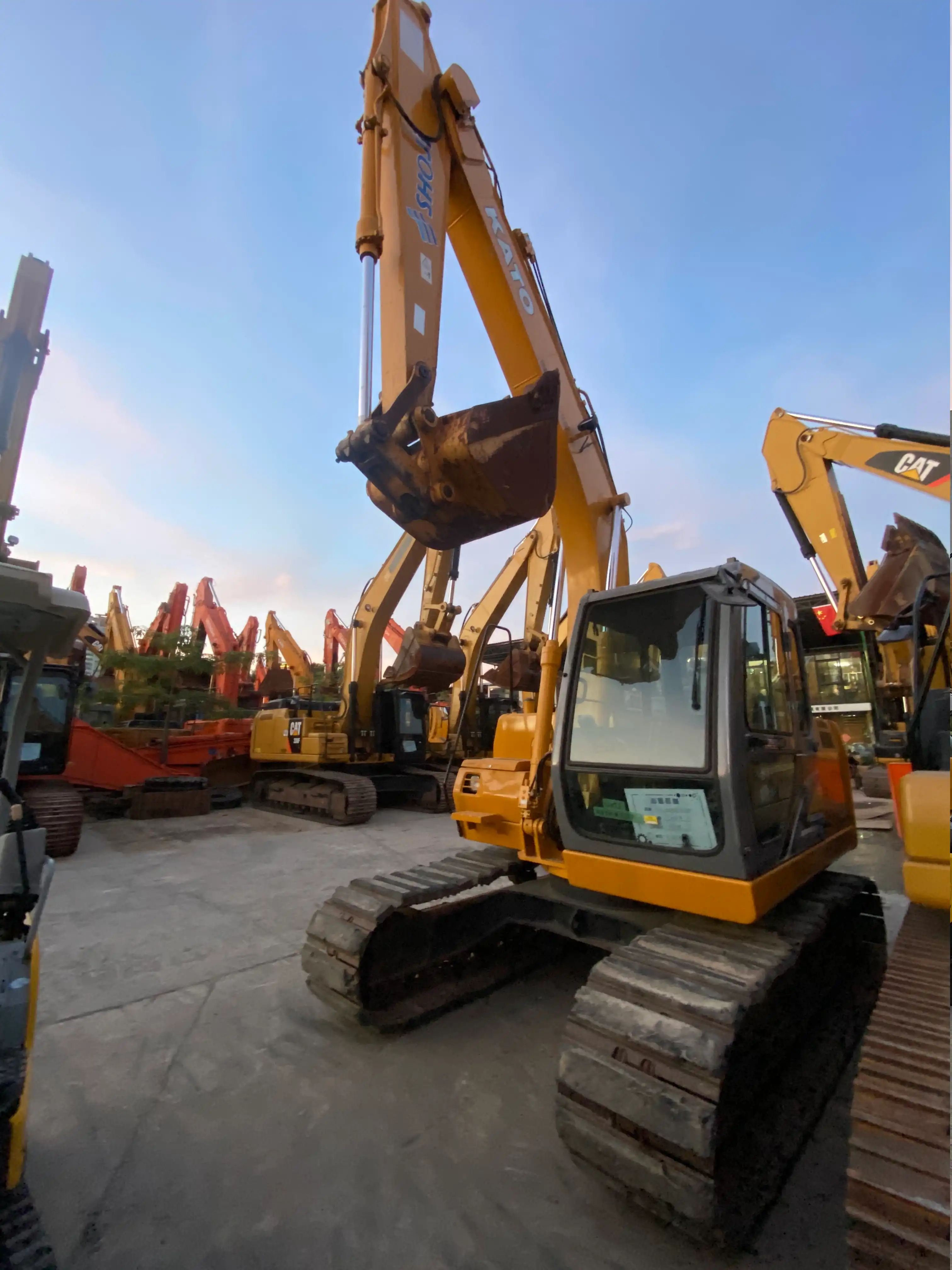 MechLink:2015 KATO HD512-6 Excavator