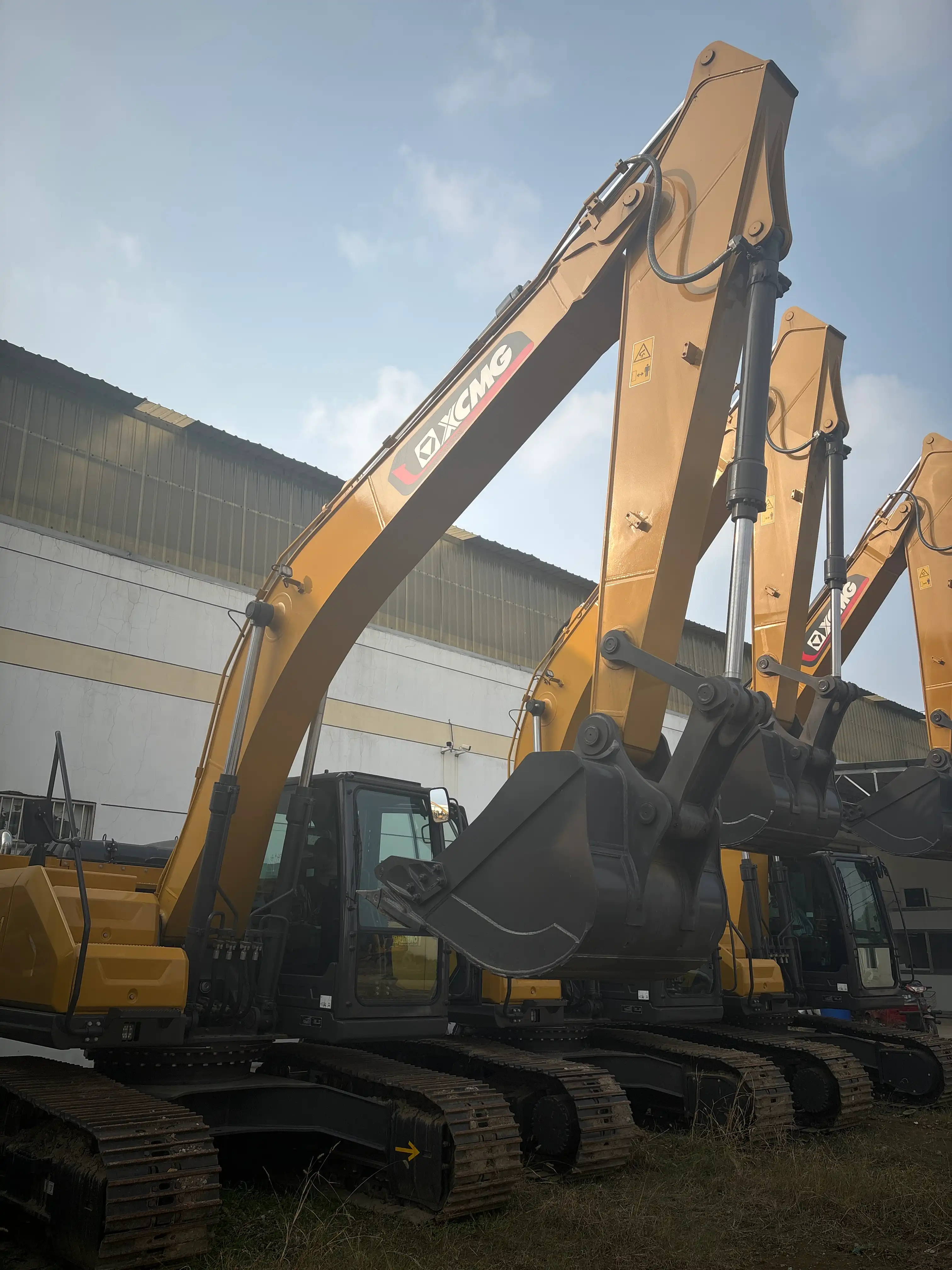 MechLink | 2023 XCMG XE200GH Excavadora