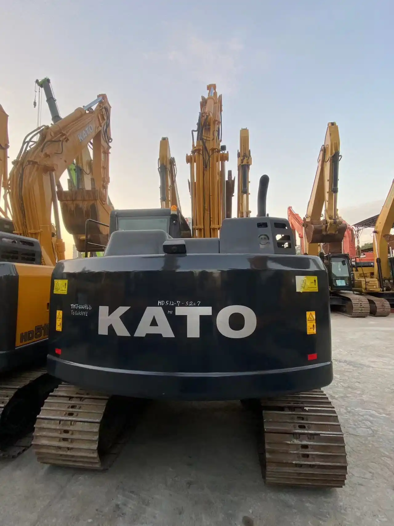 MechLink | 2017 KATO HD512-7 Excavator