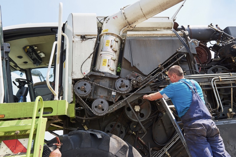 mechlink-market-place-concrete-pump-truck-side-view