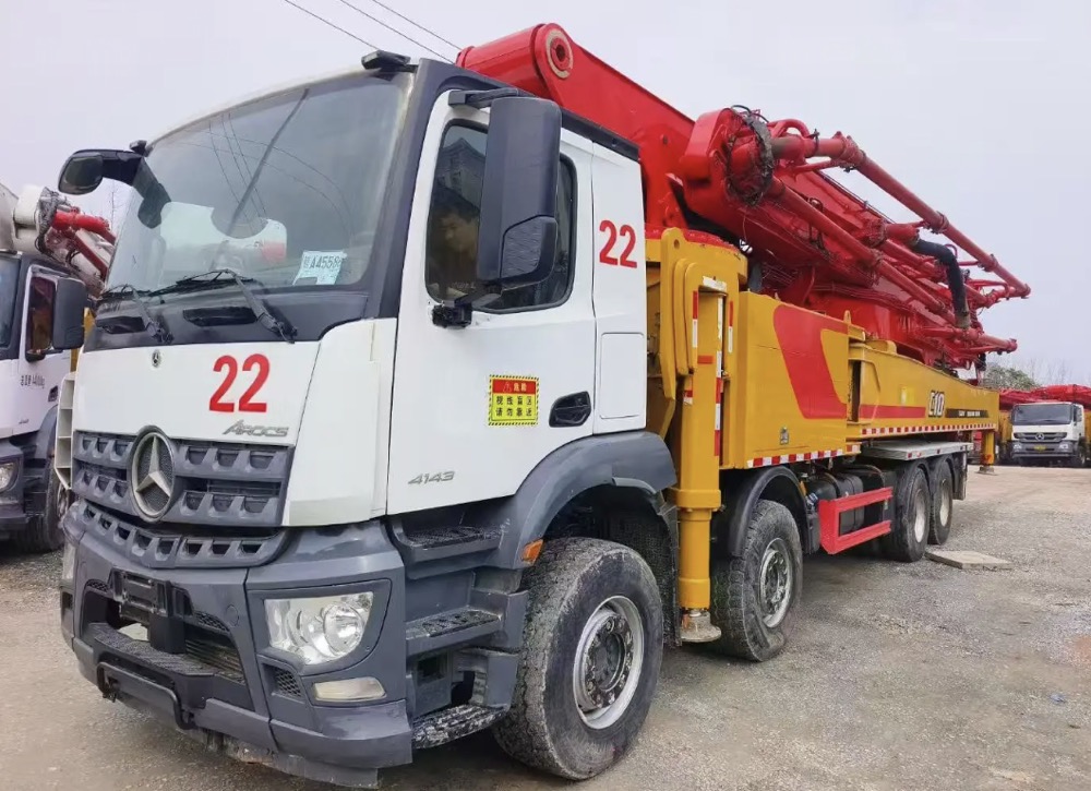 mechlink-market-place-concrete-pump-truck-side-view