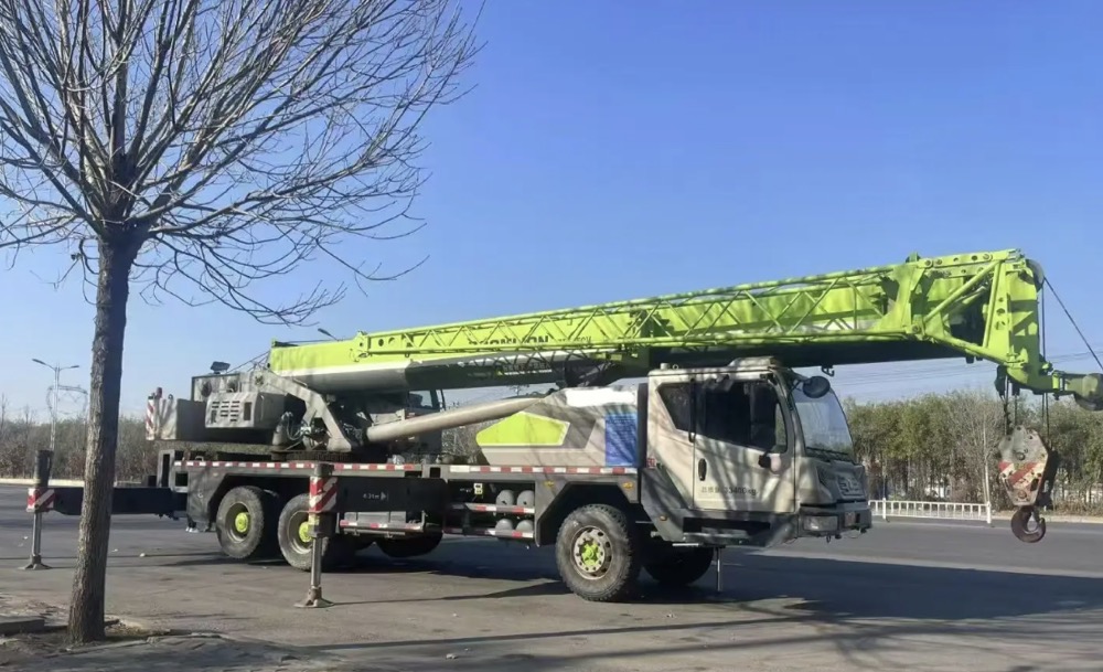 MechLink-zoomlion-truck-crane-second-hand-side-view-daylight-outdoor