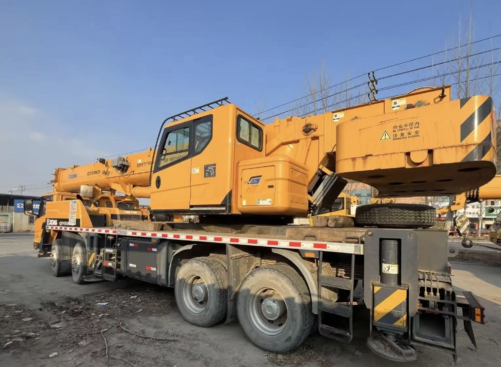Xcmg-50t-truck-crane-mechlink-left-rear-view