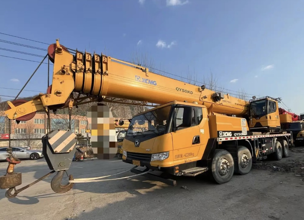 Xcmg-50t-truck-crane-mechlink-left-front-view