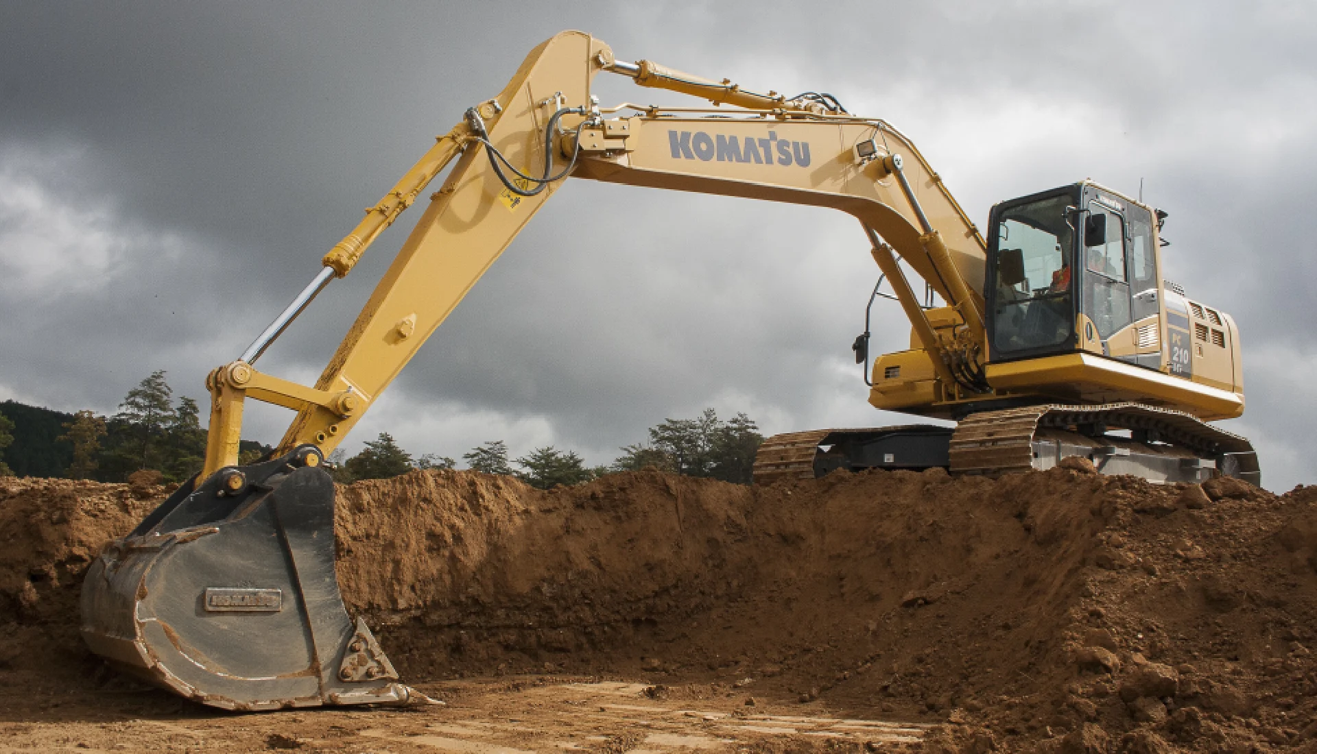 komatsu-excavator