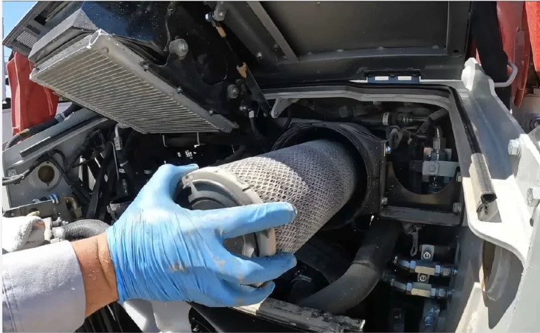 Mechlink:How does an engine air filter work?