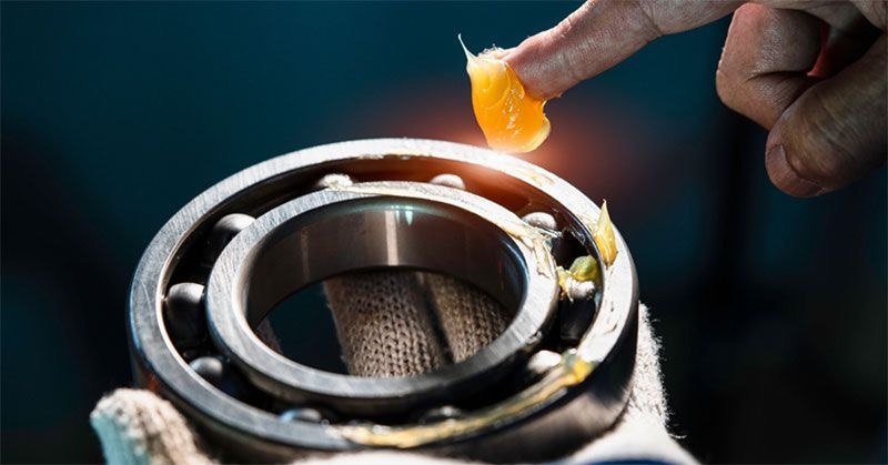 How to choose the best grease for heavy equipment