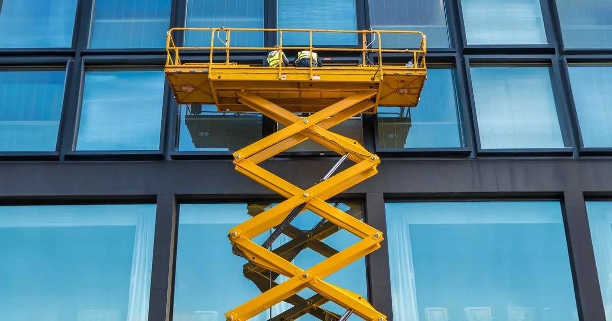 Mechlink:12 ways scissor lifts are used in the construction industry