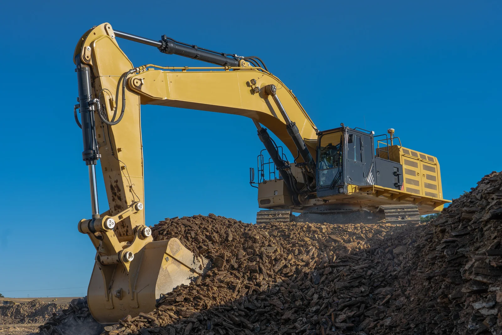 Mechlink:Wheeled excavators versus excavators with tracks