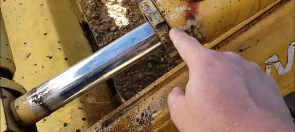 Mechlink:How to remove hydraulic cylinder end cap?