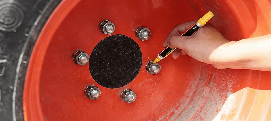 Mechlink:How to remove a stripped lug nut?