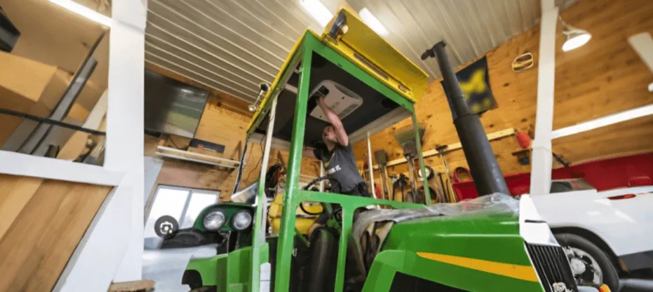 Mechlink:Where is the blower motor located?